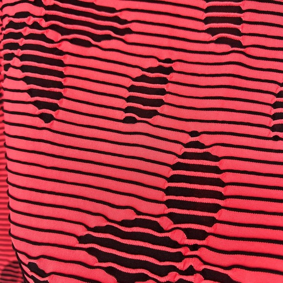 Chico’s Size 2 or Large Side Cut Textured Floral Shirt Blouse Top Pink Summer - Picture 2 of 4